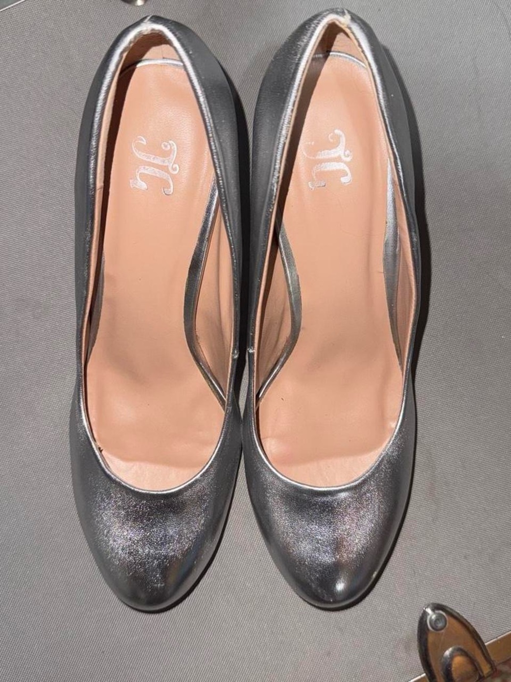DSW Silver Metallic Round-Toe Pumps